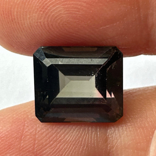 Grün-rosa Turmalin, 11,0 x 9,5 x 7,5 mm, 6,93 ct
