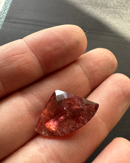 Peach tourmaline, fancy cut, 18.03cts, 24.2x15.4x10.0mm,