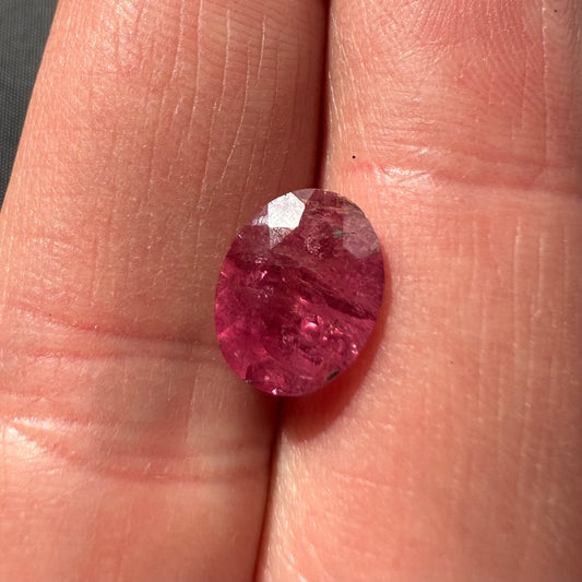Captivating beautiful Tourmaline Oval Shiny Pink .2,53cts