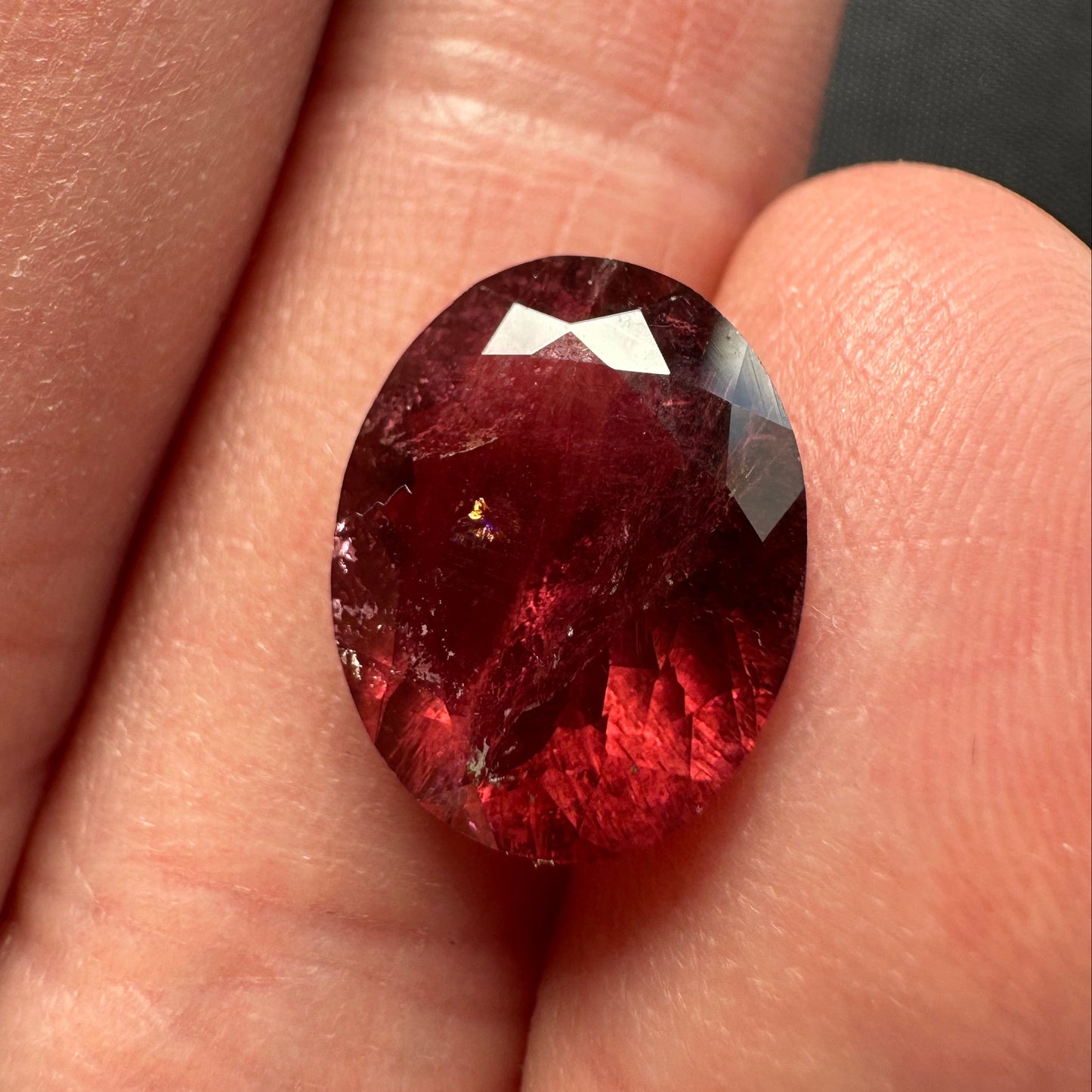 Eb112 Tourmaline, 4.83 cts, 13.2x 10.5x5.5 mm, oval