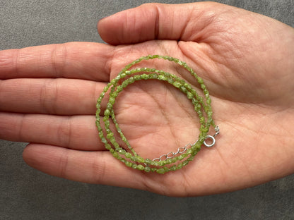Luménz Smaragdgrün — Halskette aus rohen Diamantperlen mit Verschluss aus Sterlingsilber