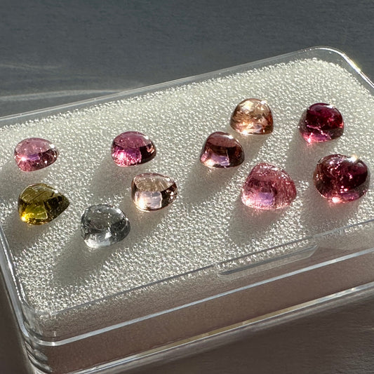 1 Turmaline Drop Shaped Cabochons 6-7mm With Inclusions