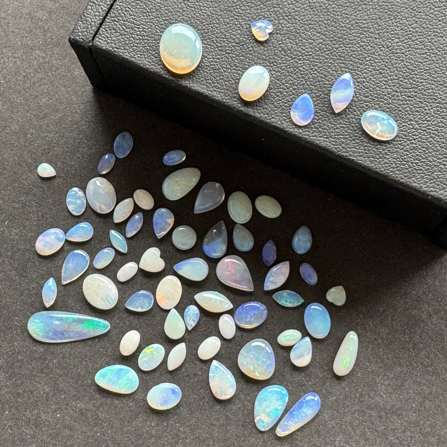 Blueish White Lightning Sense Opal Pack Of 5 Pieces
