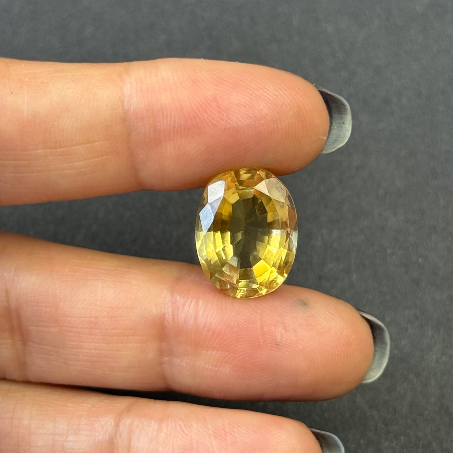 Warmes Sonnenblumenfeld-Gelb Citrin oval 10,51 ct 15,8 x 12,1 mm