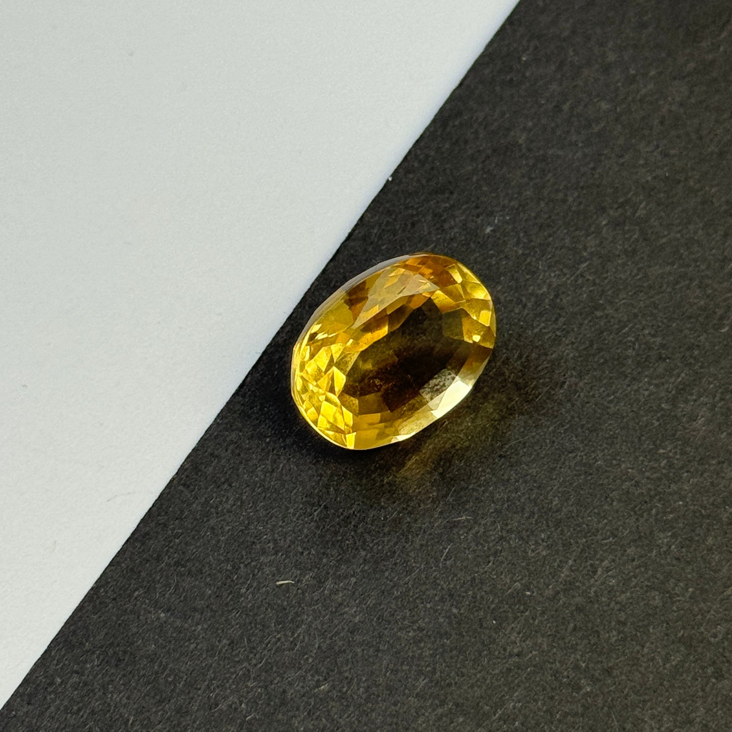 Warmes Sonnenblumenfeld-Gelb Citrin oval 10,51 ct 15,8 x 12,1 mm