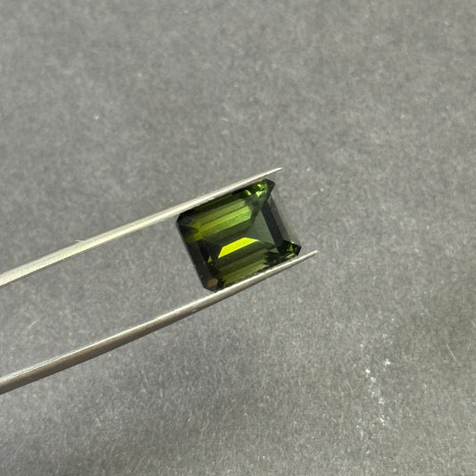 Secret Forest Grüner Turmalin Smaragdschliff 6,19 ct 18,9 x 11,3 mm