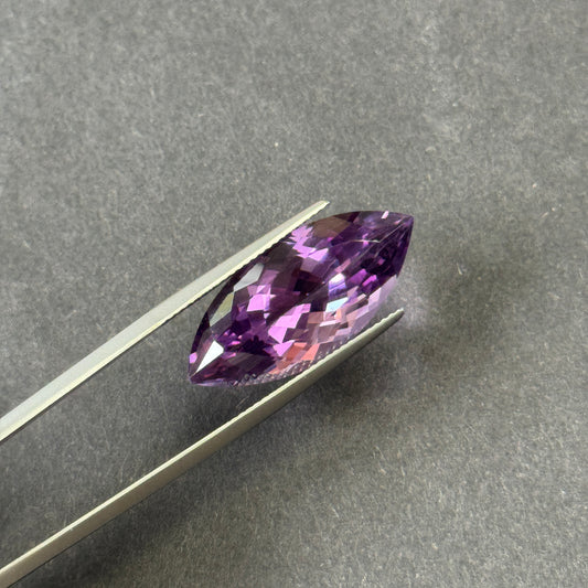 Amethyst Marquis in sattem Lilaton, 14,92 ct, 26,3 x 11,9 mm