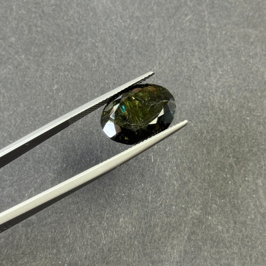 Stimmungsvoller Waldgrüner facettierter Turmalin oval 8,03 ct 15,8 x 12,0 x 6,0 mm