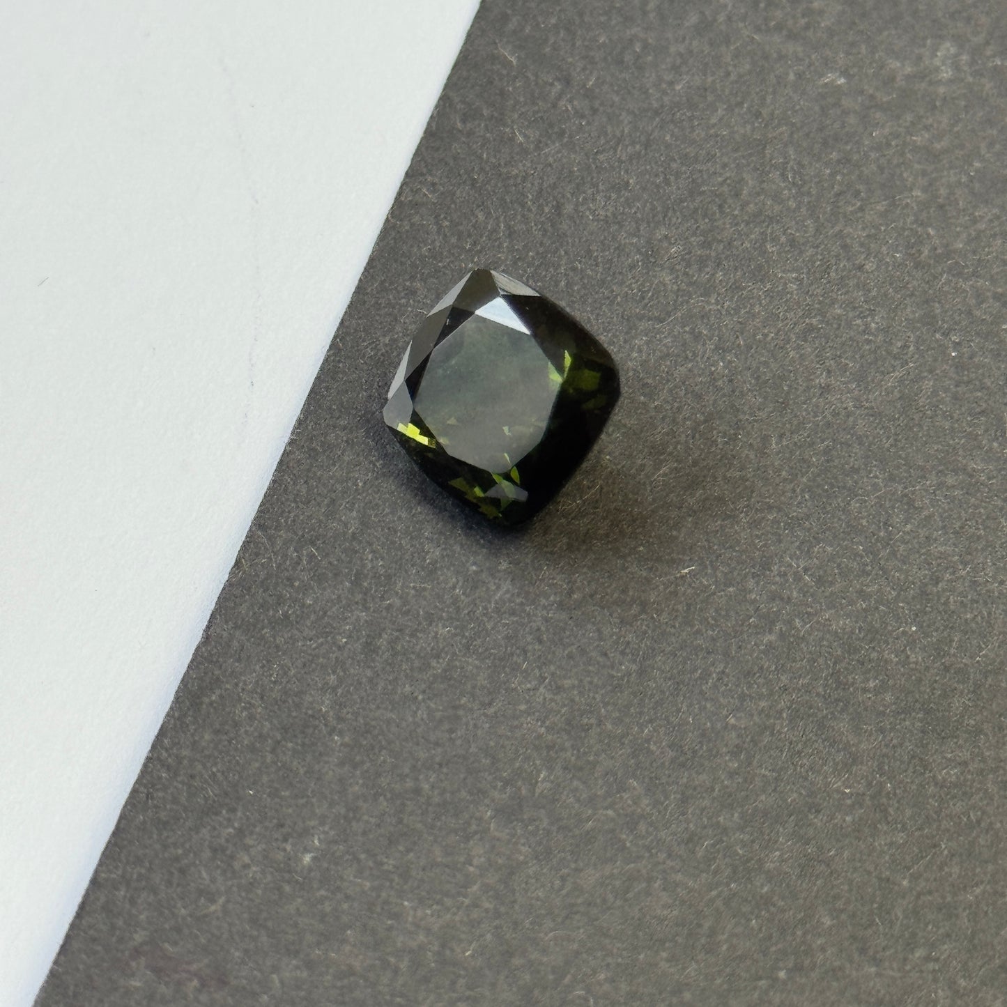 Turmalin-Kissen, 6,52 ct, 10,9 x 10,5 x 7,6 mm, mit beeindruckender Präsenz!