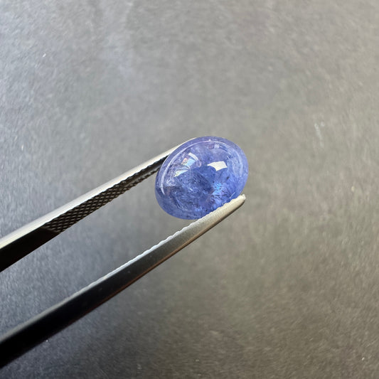 Radiant Depth Tansanit-Cabochon, 4,43 ct, 11,1 x 8,7 mm