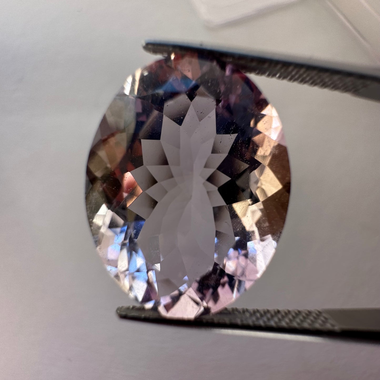 Funkelnder hellvioletter Amethyst