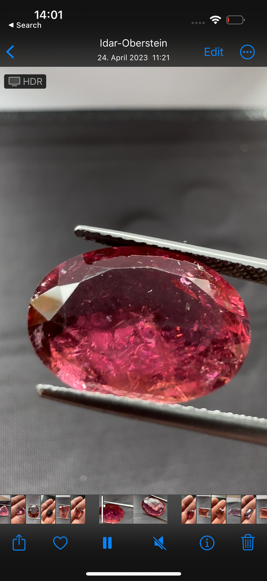 Leuchtend weinroter Turmalin mit wunderschönen Einschlüssen 7,71ct