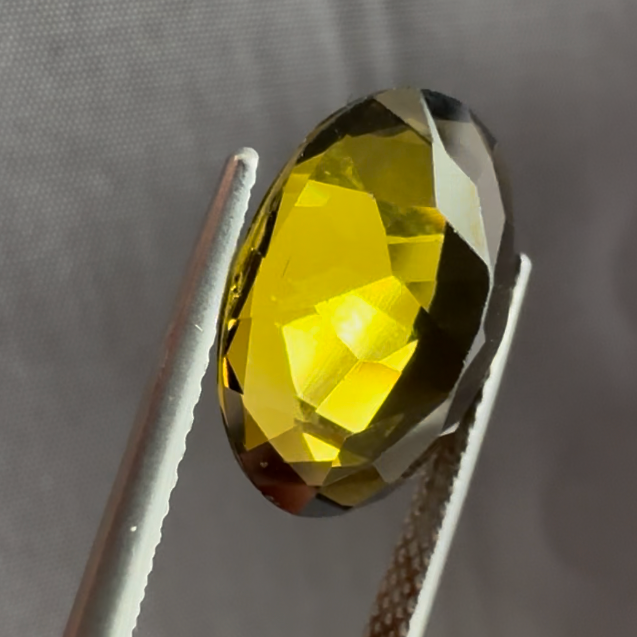 Tourmaline, 5.72 cts, 14x 10x 6.4 mm , Oval