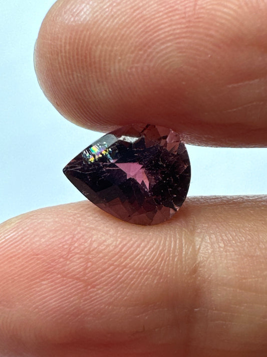 Roter Turmalin, 11,0 x 8,8 x 6,9 mm, 3,56 ct