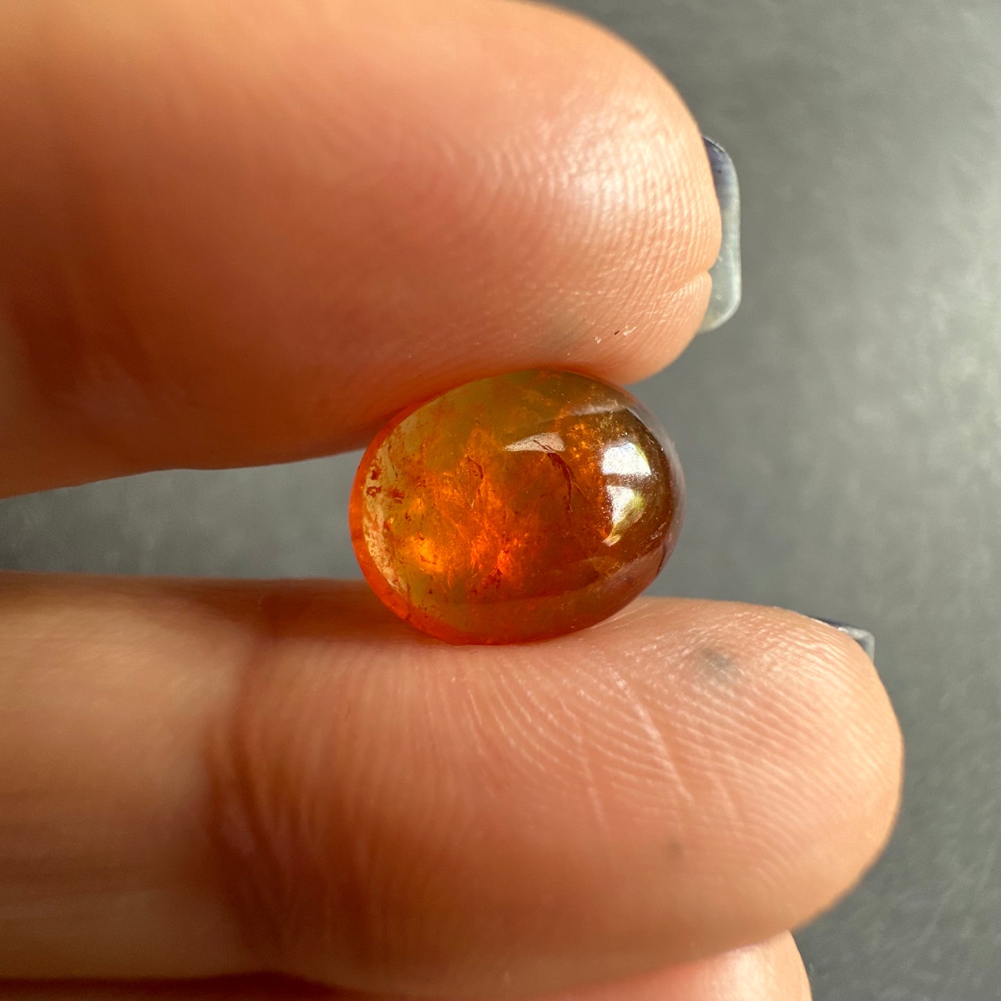 Tieforange, lebhafte Brillanz, ovaler Mandarin-Granat, 6,24 ct