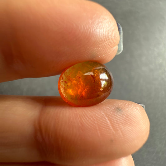 Tieforange, lebhafte Brillanz, ovaler Mandarin-Granat, 6,24 ct