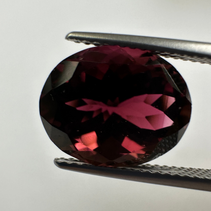 Red Tourmaline Oval Loose Stone, 7.17 ct, 13.2x10.5 mm – view 1 of 3