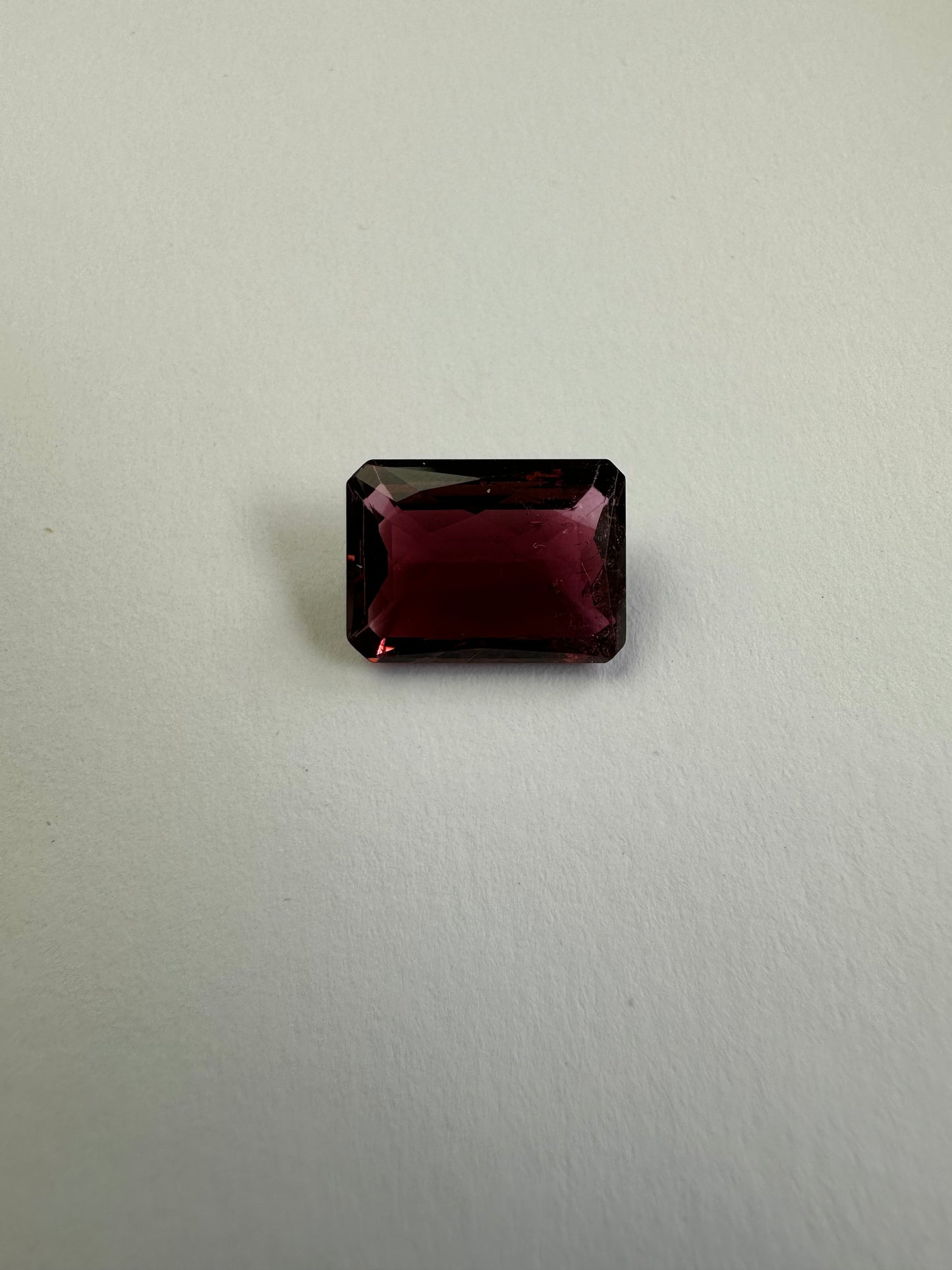 TR285, Lilaroter Turmalin, 14,1 x 10,2 x 5,5 mm, 6,50 ct
