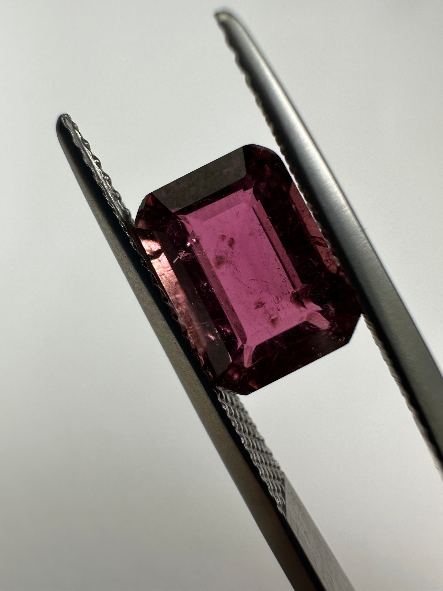 TR374, Turmalin, 2,35 Karat, 4,5 x 6,8 x 4,4 mm