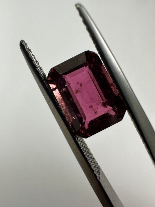 TR374, Turmalin, 2,35 Karat, 4,5 x 6,8 x 4,4 mm