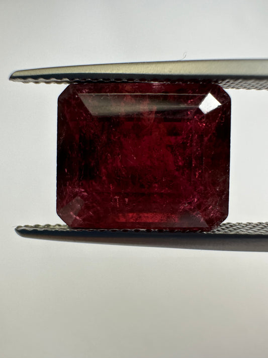 TR243, Turmalin, 9,99 Karat, 12,5 x 10,5 x 8,8 mm