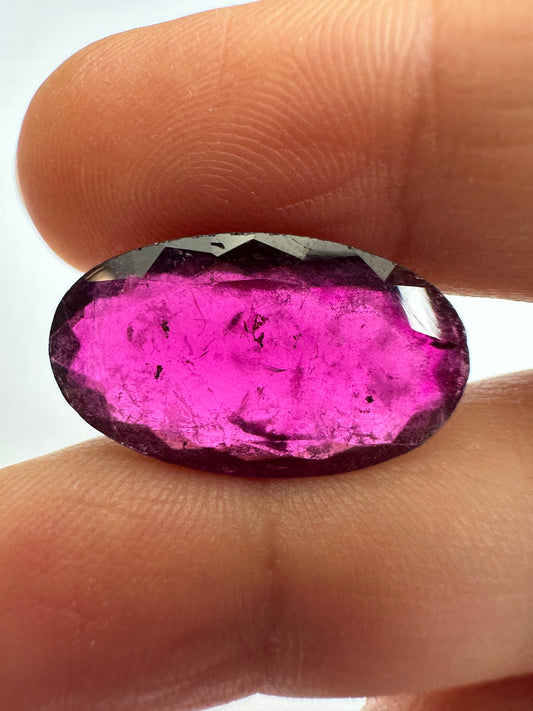 TR256, Turmalin, 9,87 ct, 20,7 x 12,1 x 5,4 mm