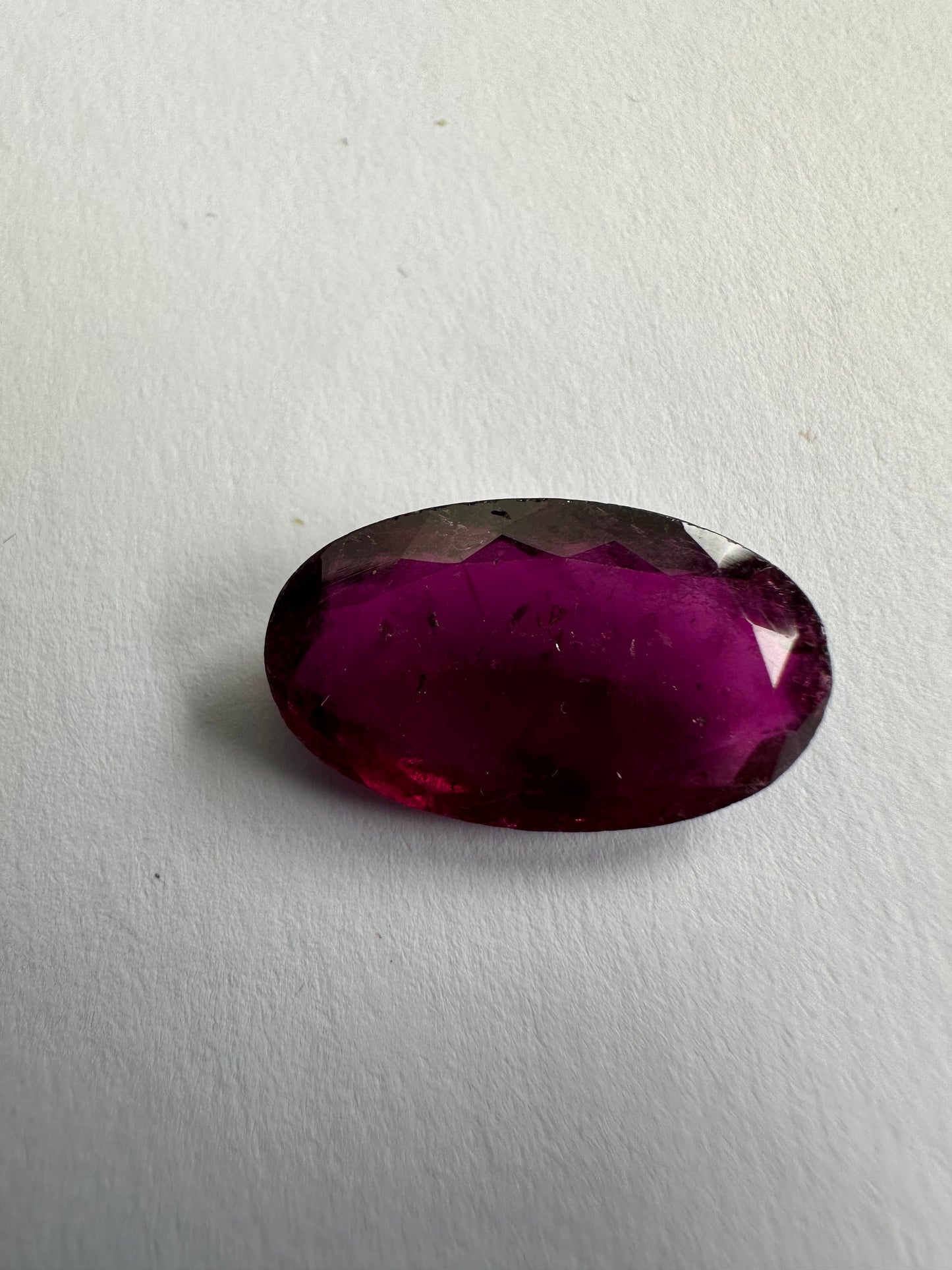 TR256, Turmalin, 9,87 ct, 20,7 x 12,1 x 5,4 mm