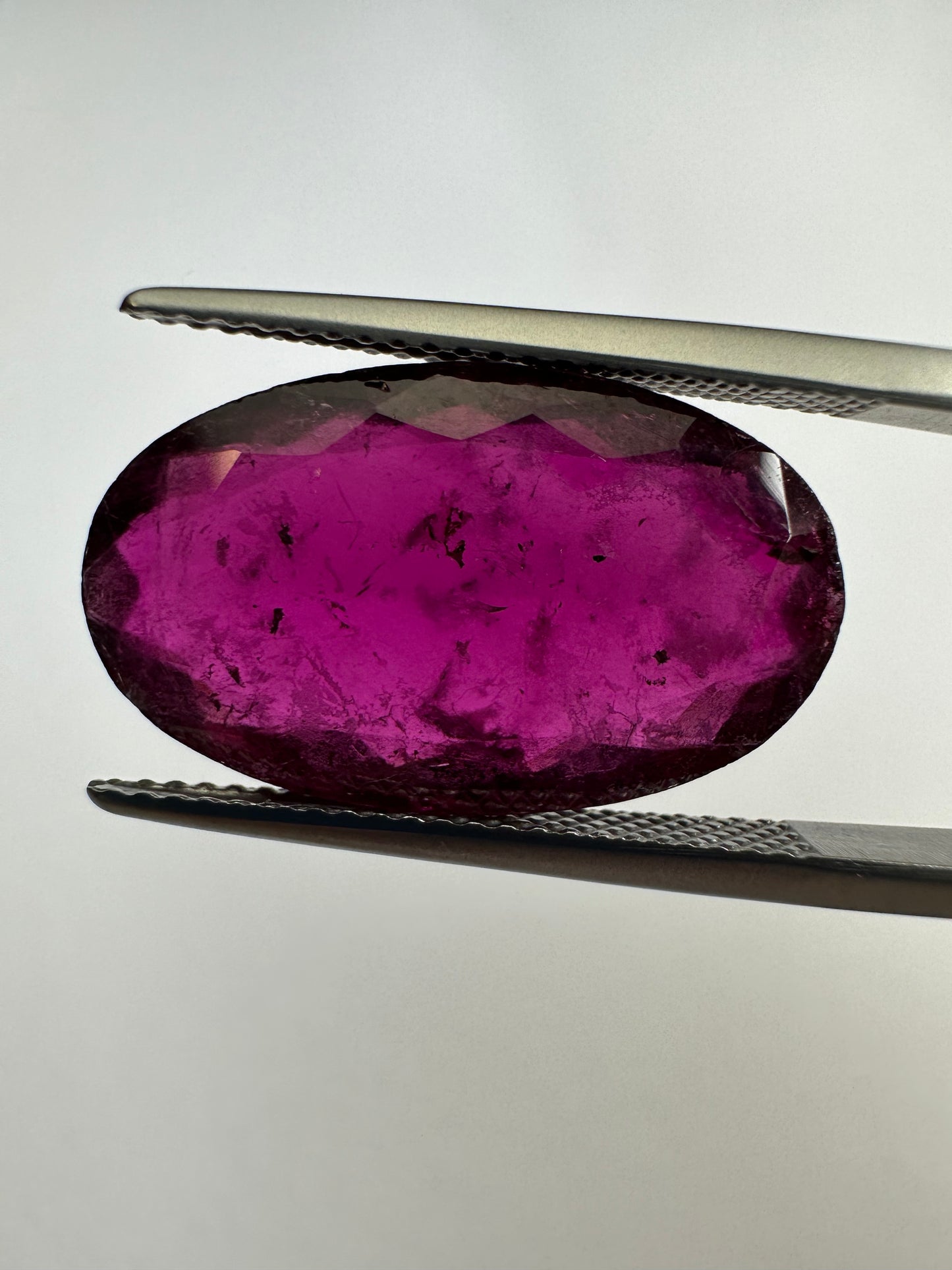 TR256, Turmalin, 9,87 ct, 20,7 x 12,1 x 5,4 mm
