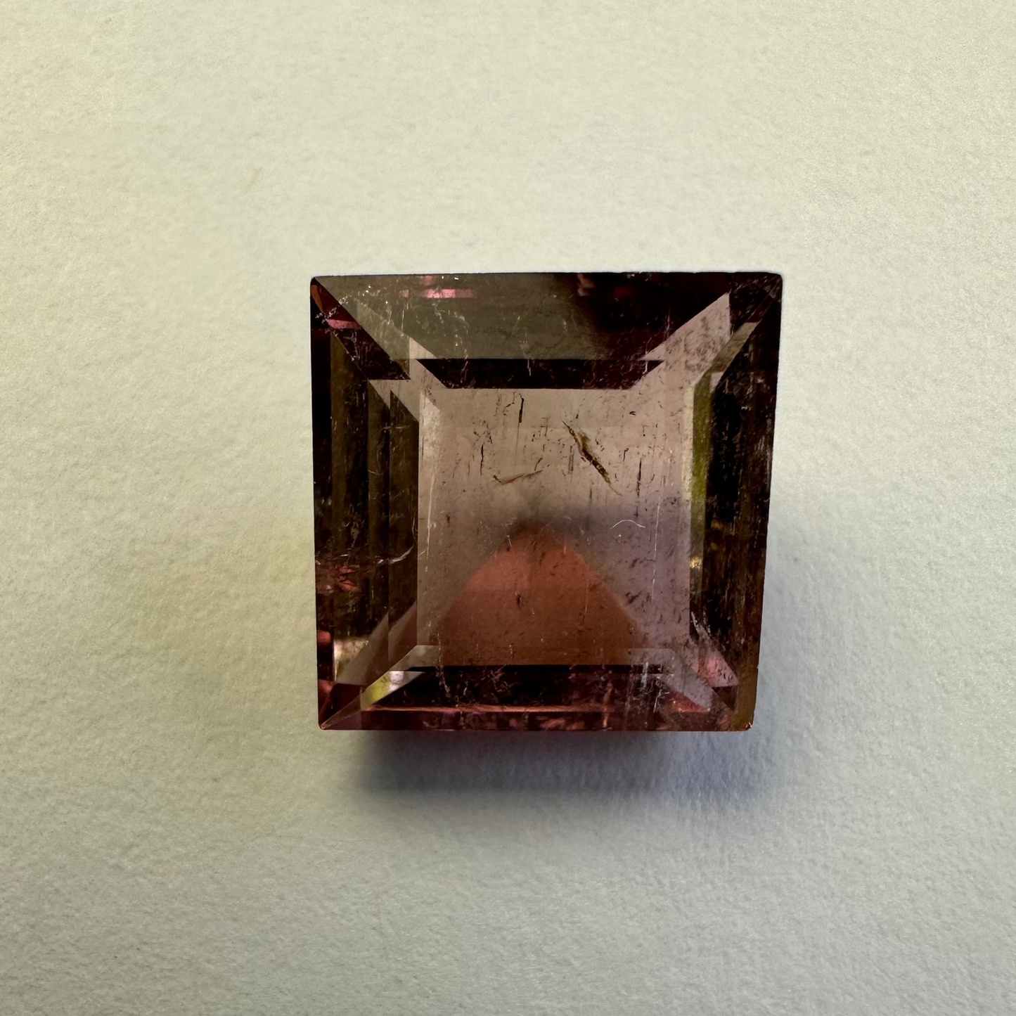 TR221, Turmalin, 5,42 Karat, 10 x 10 x 6 mm