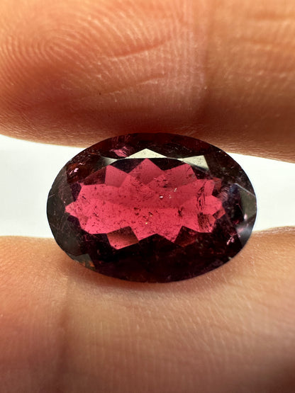 Red Tourmaline Oval Loose Stone, 7.49 ct, 14.6x10.5 mm – view 2 of 3