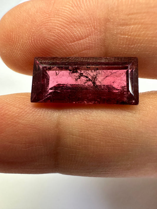 TR352, Turmalin, 8,04 Karat, 12,4 x 7,8 x 6,1 mm
