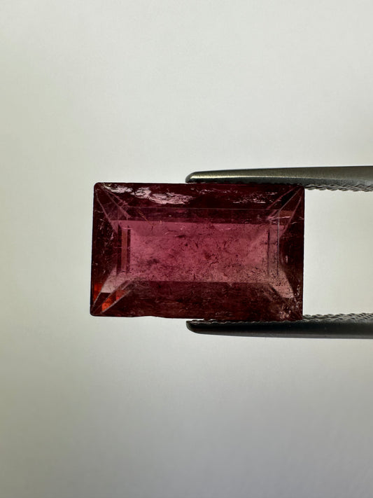 TR357, Turmalin, 8,14 ct, 14,4 x 9 x 6,8 mm