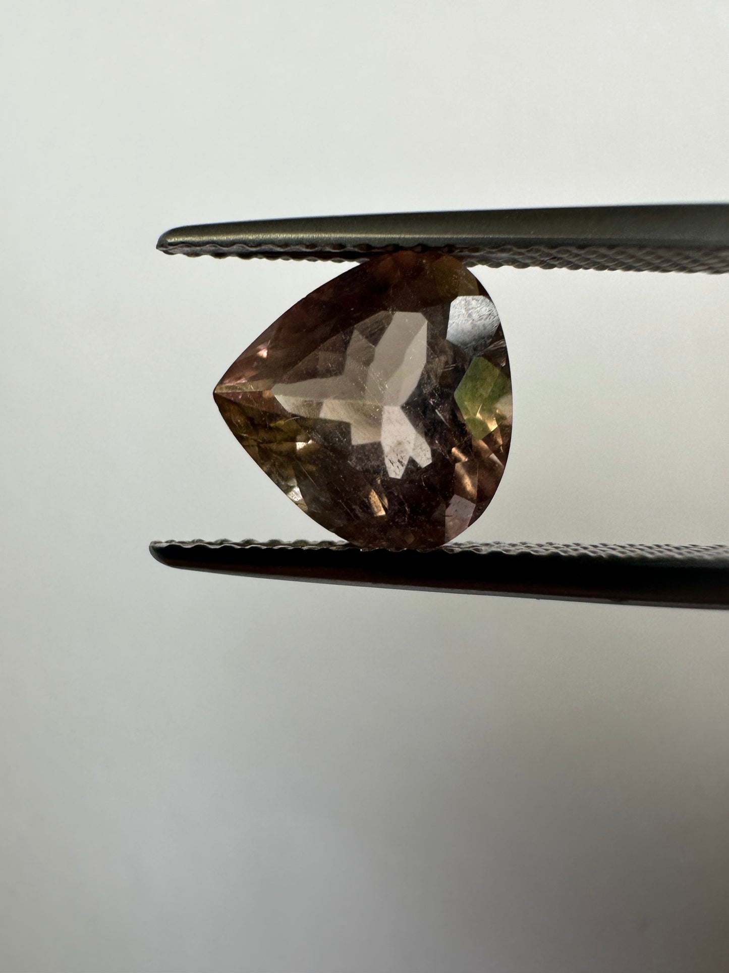 TR332, Turmalin, 2,67 Karat, 9,9 x 9,5 x 5,7 mm