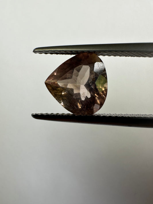 TR332, Turmalin, 2,67 Karat, 9,9 x 9,5 x 5,7 mm