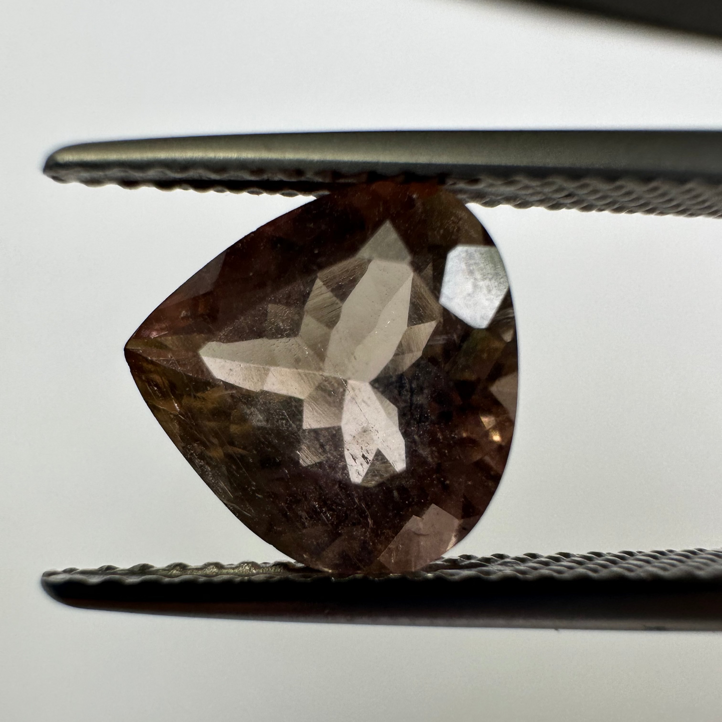 TR333, Turmalin, 2,39 Karat, 9,5 x 8,8 x 5,2 mm