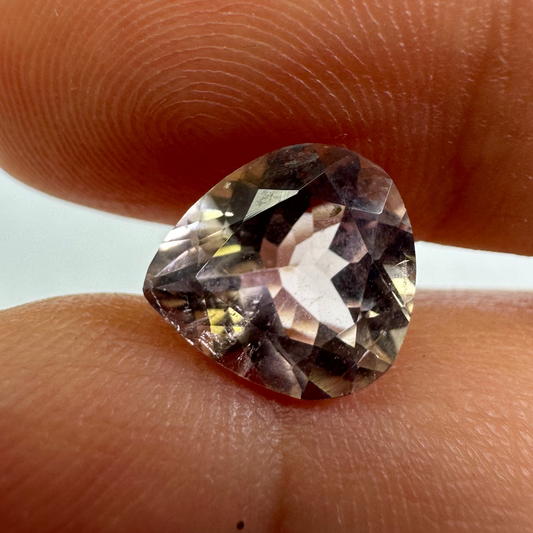 TR333, Turmalin, 2,39 Karat, 9,5 x 8,8 x 5,2 mm