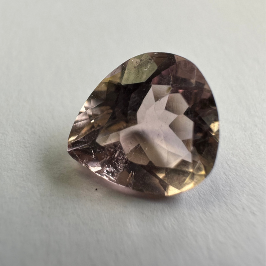 TR333, Turmalin, 2,39 Karat, 9,5 x 8,8 x 5,2 mm