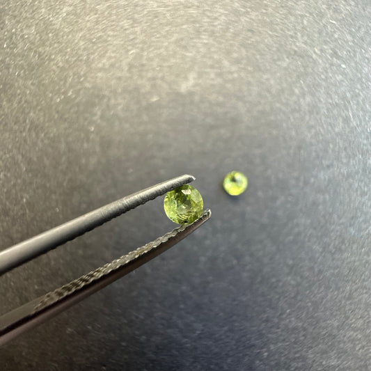 Peridot round pair, approx. 3.4mm&3.3mm diameters, 0.29cts