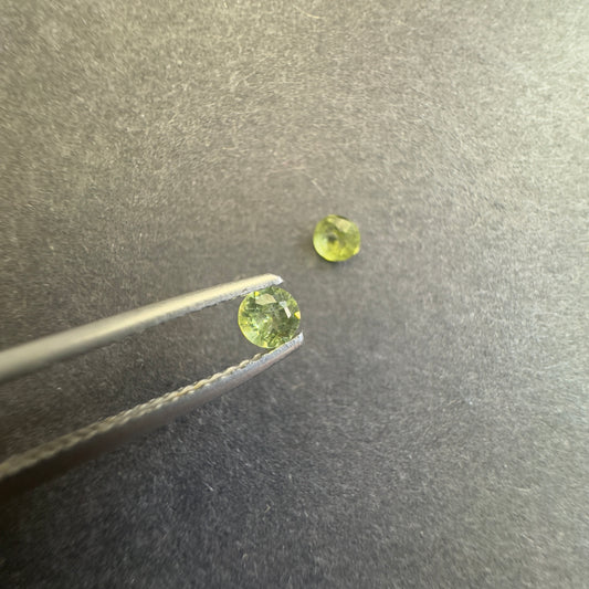 Peridot round pair, both approx. 3.3mm diameters, 0.31cts