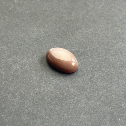 Moonstone Oval Cabochon, 33.2 ct, 26.5x17.01 mm – view 1 of 4