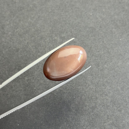 Moonstone Oval Cabochon, 33.2 ct, 26.5x17.01 mm – view 2 of 4