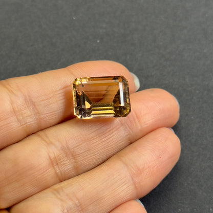 Yellow Citrine Oval Loose Stone, 13.37 ct, 15.71x12.11 mm – view 3 of 4
