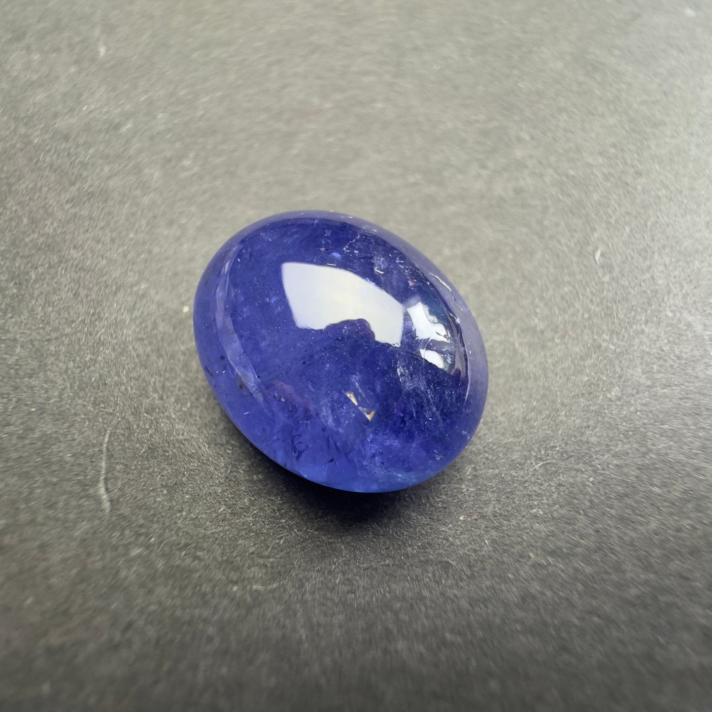 Natürlicher blauer Tansanit-Cabochon