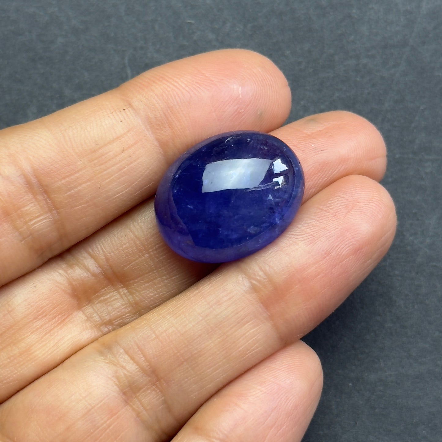 Natürlicher blauer Tansanit-Cabochon