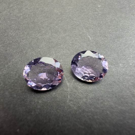 Funkelnder lila Amethyst oval facettiert