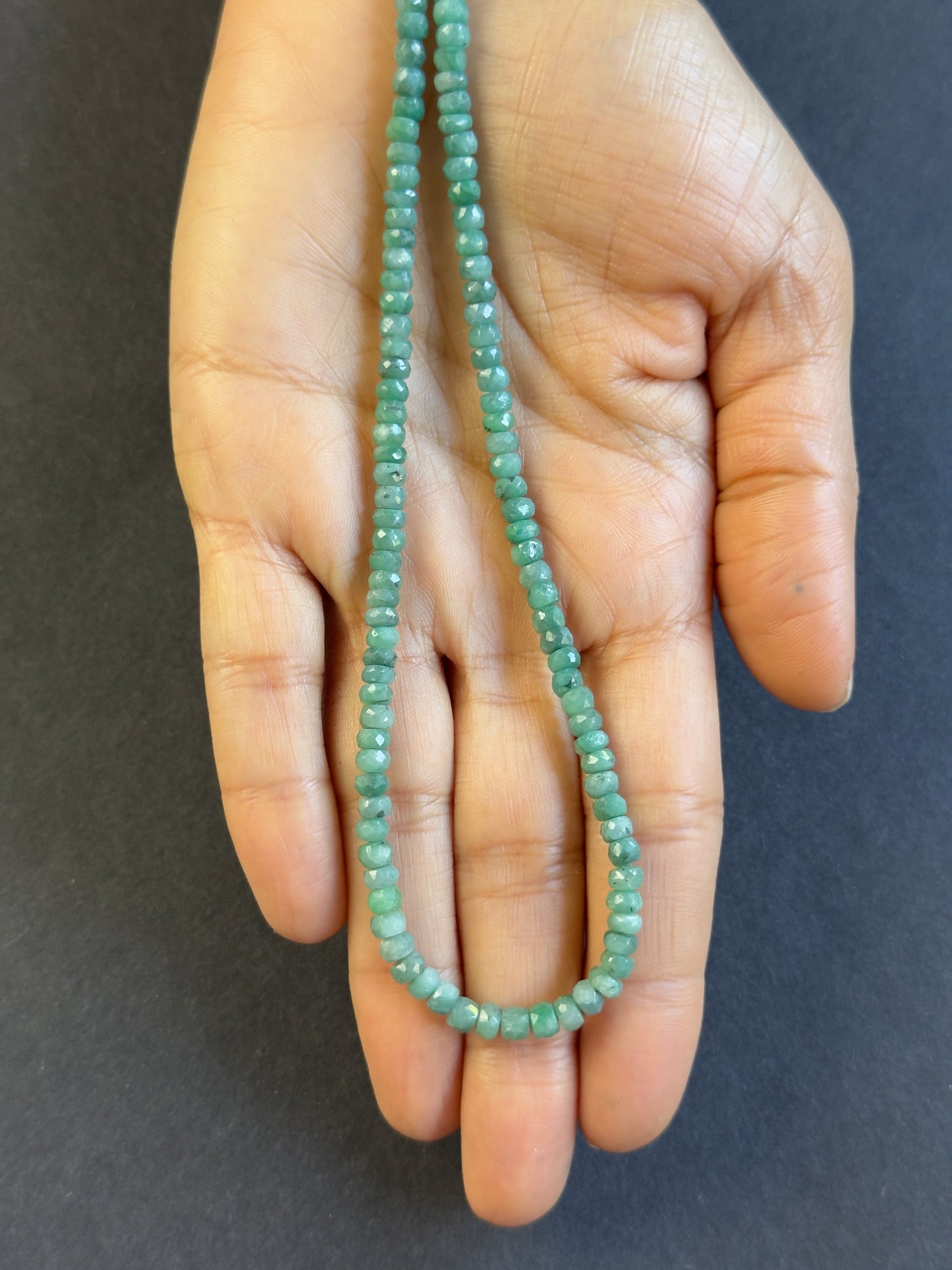 Apfelgrüne Smaragd-Rondellperlen 89,14 ct