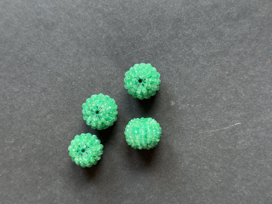 Captivating  Pearls Set in a Delicate Floral Design. approx. 17,02 x 11,85mm