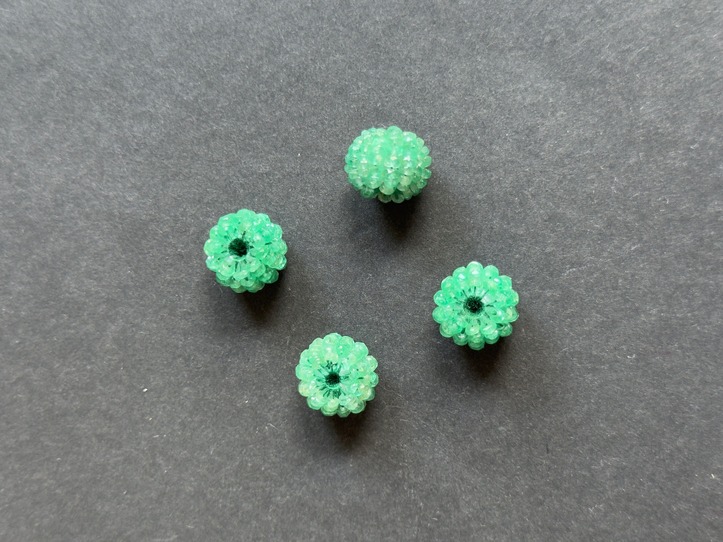 Captivating  Pearls Set in a Delicate Floral Design. approx. 17,02 x 11,85mm