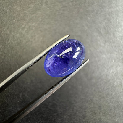 Blue Tanzanite Round Cabochon, 7.87 ct, 14.2x10.0 mm – view 1 of 4