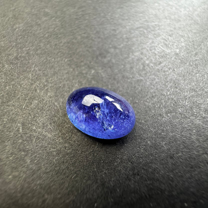 Blue Tanzanite Round Cabochon, 7.87 ct, 14.2x10.0 mm – view 2 of 4